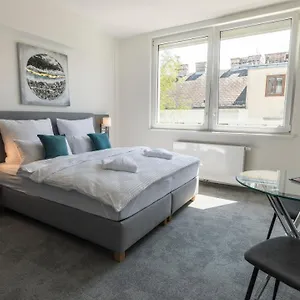 Cube Contactless Check In Apartman Bécs
